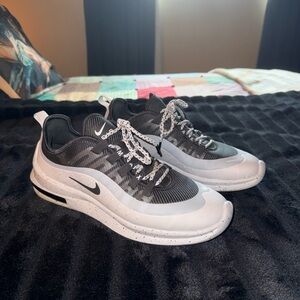 Nike Air Max Axis Wolf Grey